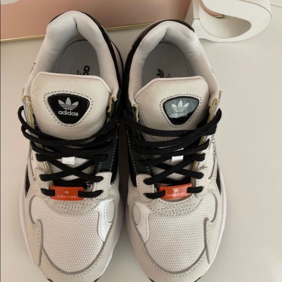 Adidas - Picture 2 of 3